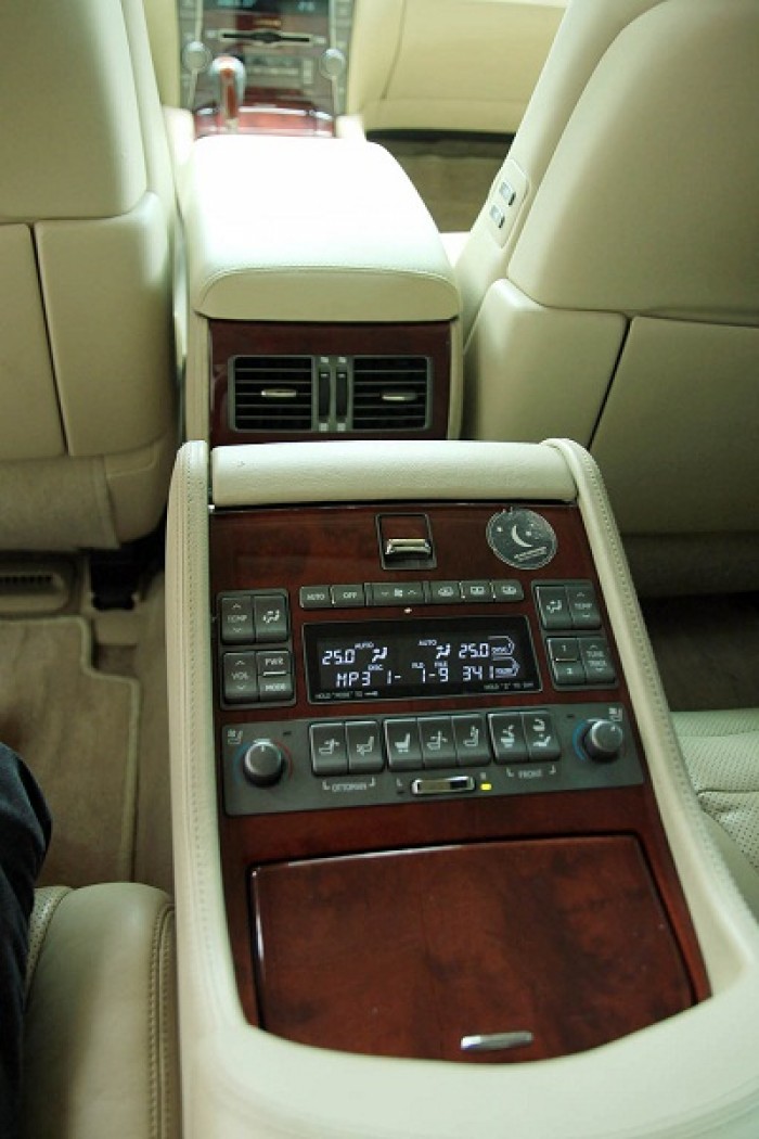 Bán xe Lexus LS 460 L Sedan 2006 V8 4.6L đẹp xuất sắc không 1 lỗi nhỏ máy móc zin 100%