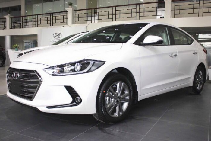 Hyundai Elantra 2016 khuyến mãi giá chưa bao giờ tốt như hôm nay, xe nhiều màu, giao ngay.