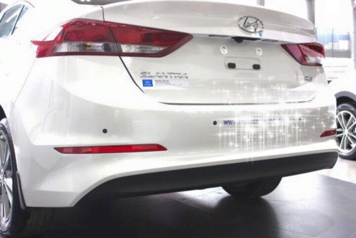 Hyundai Elantra 2016 khuyến mãi giá chưa bao giờ tốt như hôm nay, xe nhiều màu, giao ngay.