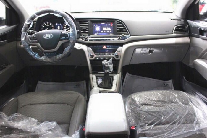 Hyundai Elantra 2016 khuyến mãi giá chưa bao giờ tốt như hôm nay, xe nhiều màu, giao ngay.
