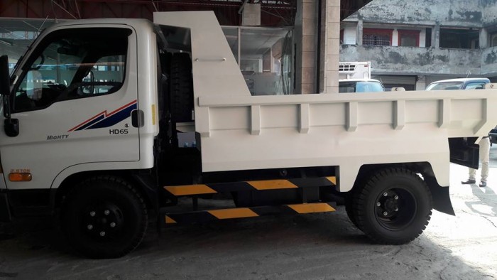 Xe Tải Ben Hyundai 1,750 Tấn Chạy Trong Thành Phố