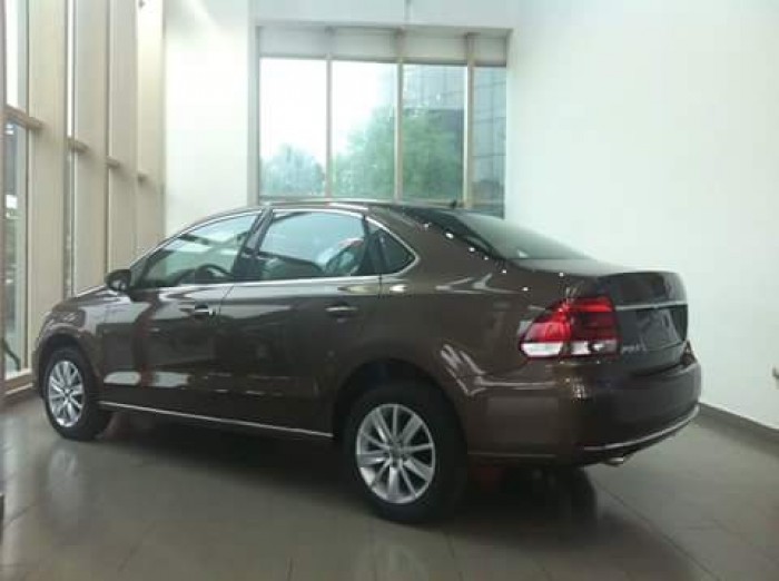 Bán Xe Nhập Volkswagen Polo Sedan 1.6l GP đời 2016. Màu Nâu.