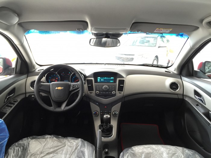 Chevrolet Cruze LT, giá cạnh tranh, liên hệ Ms.Uyên để được hỗ trợ và nhận giá ưu đãi