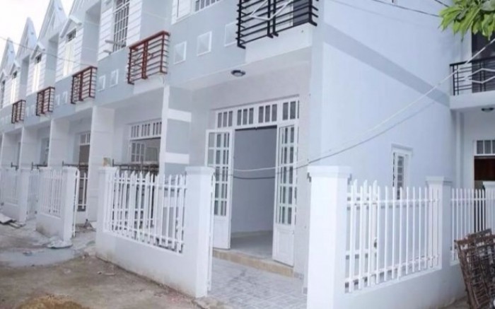 Cần bán nhà mới xây DT: 4x11m..
