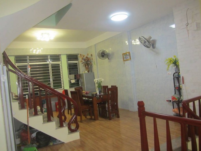 Nhà Nguyên Hồng 53m x5 tầng 8,9 tỷ mặt tiền 4m