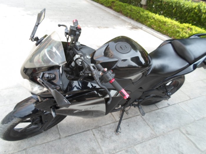 Kawasaki màu đen côn tay giá 42 triệu