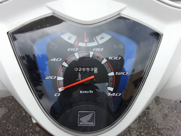 Honda Vision 110Fi Trắng 2014 Xe Trùm Mền Mới Lăn Bánh 2000Km - 1 Đời Chủ