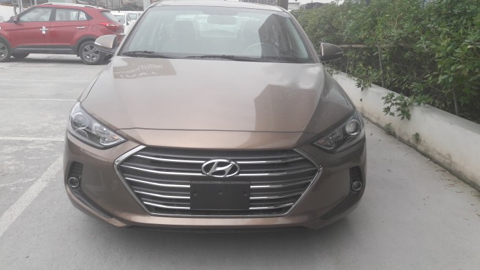 Nhanh tay sở hữu Hyundai Elantra 2016 1.6AT vàng cát, có ngay MACBOOK 30tr và hơn thế nữa