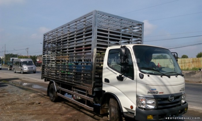 Bán xe tải Hino chở gia cầm 3.5 tấn