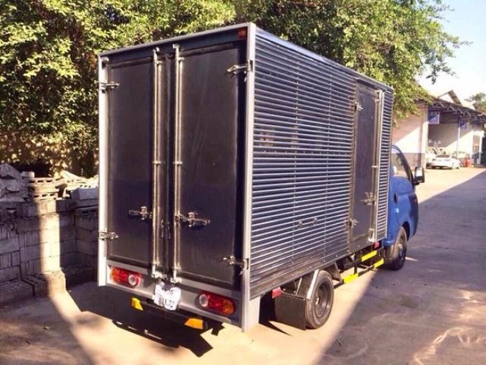 Xe tải 1 tấn Hyundai Porter 2 nhập khẩu thùng kín inox giao ngay