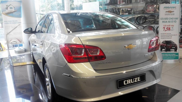 Xe 5 chỗ Chevrolet Cruze 1.6LT sx 2016 khuyến mãi Hot gọi ngay