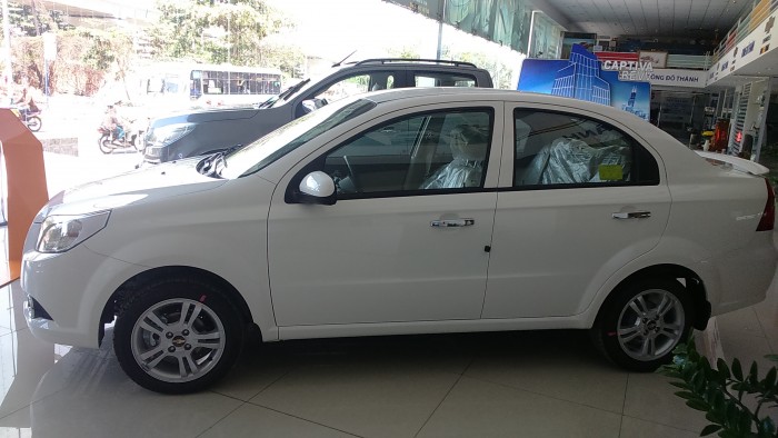 Chevrolet aveo nội thất rộng rãi, giá đặc biệt, cạnh tranh cao.