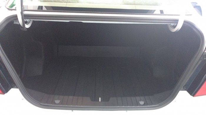 Chevrolet aveo nội thất rộng rãi, giá đặc biệt, cạnh tranh cao.
