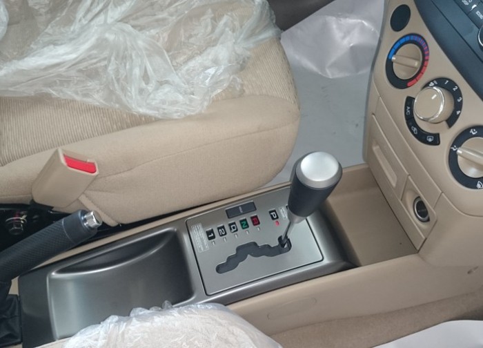 Chevrolet aveo nội thất rộng rãi, giá đặc biệt, cạnh tranh cao.