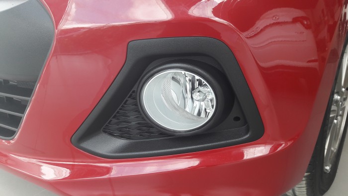 Hàng mới về cập cảng Hyundai Grand i10 1.2AT đỏ, giá tốt bất ngờ
