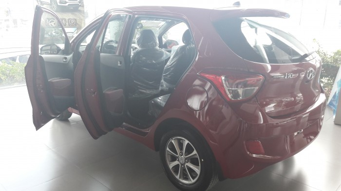 Hàng mới về cập cảng Hyundai Grand i10 1.2AT đỏ, giá tốt bất ngờ