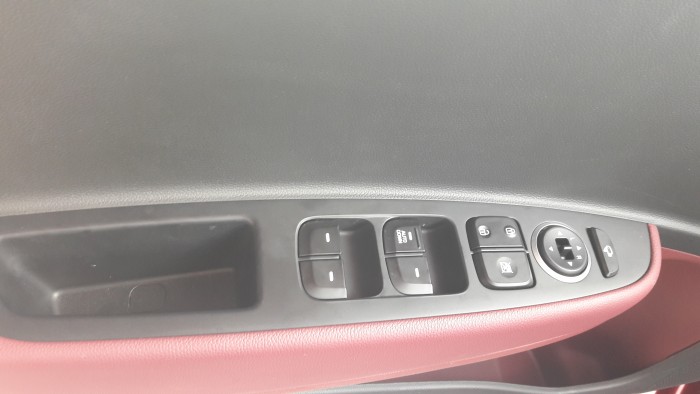 Hàng mới về cập cảng Hyundai Grand i10 1.2AT đỏ, giá tốt bất ngờ