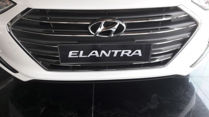 Hyundai Elantra 2016 1.6MT có AVN về đủ màu lựa chọn, giá tốt bất ngờ