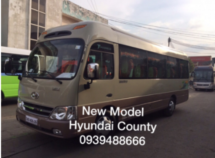 Xe khách Hyundai Limousin 29 chỗ ghế 2-2 new