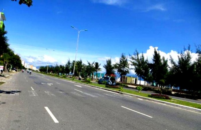 Bán 3 lô đất liền kề mặt tiền đường Nguyễn Tất Thành, view biển cực đẹp thích hợp kinh doanh