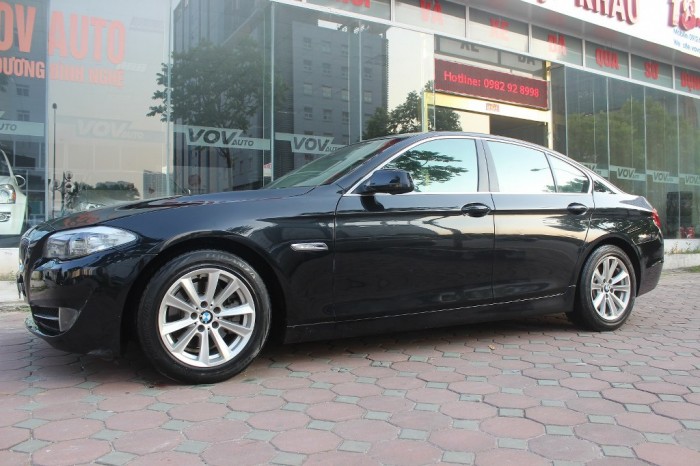 BMW 523i 2010 màu đen