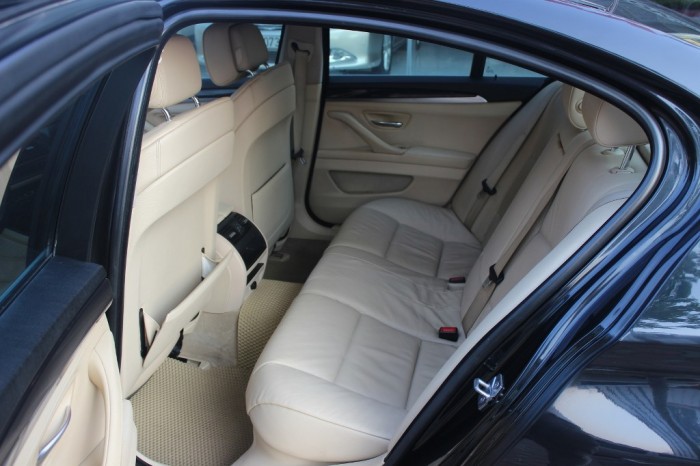 BMW 523i 2010 màu đen