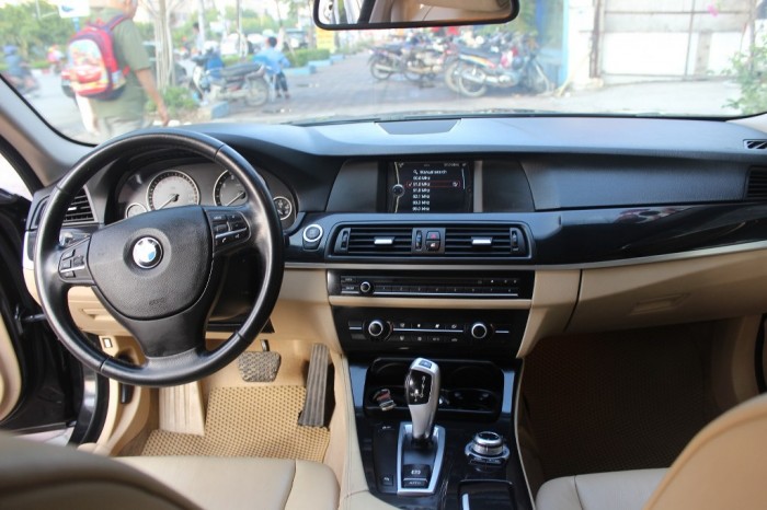 BMW 523i 2010 màu đen