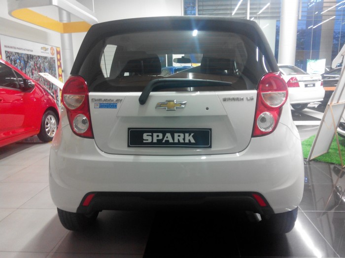 Xe chạy Uber Chevrolet Spark giá rẻ gọi ngay