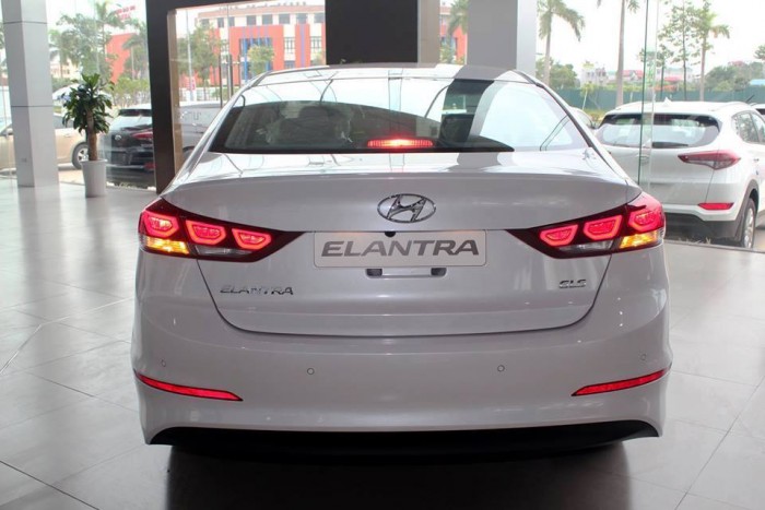 Bán xe Hyundai Elantra 2016