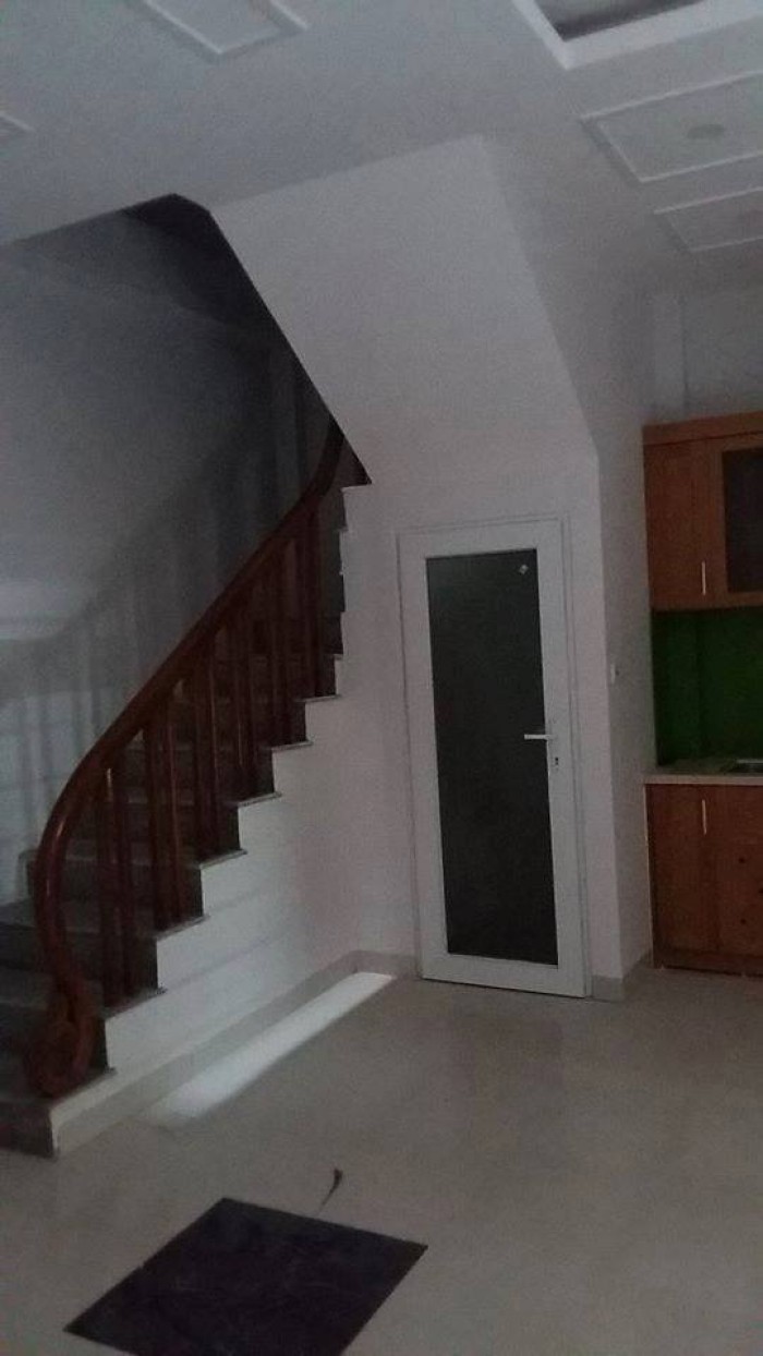 Bán nhà Ngõ Quỳnh,  HBT, 40 m2, 5 tầng, 3 tỷ, oto cách 40 m.