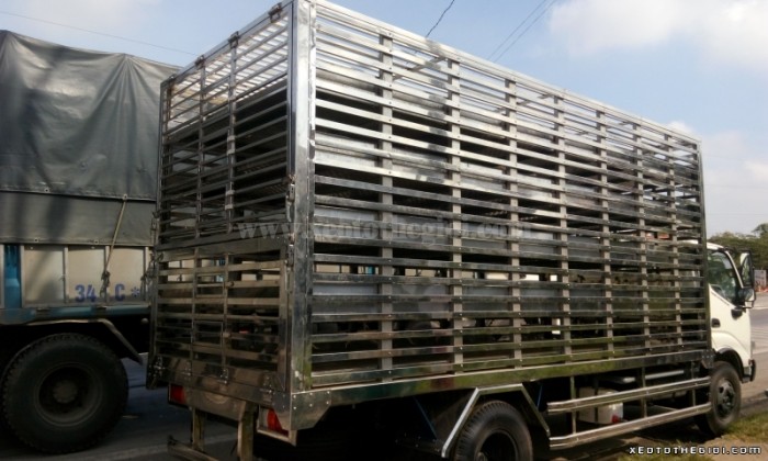 Bảng giá và thông số kỹ thuật dòng xe tải thùng chở gà, chở vịt  Hino 4,3 tấn, Hino tải