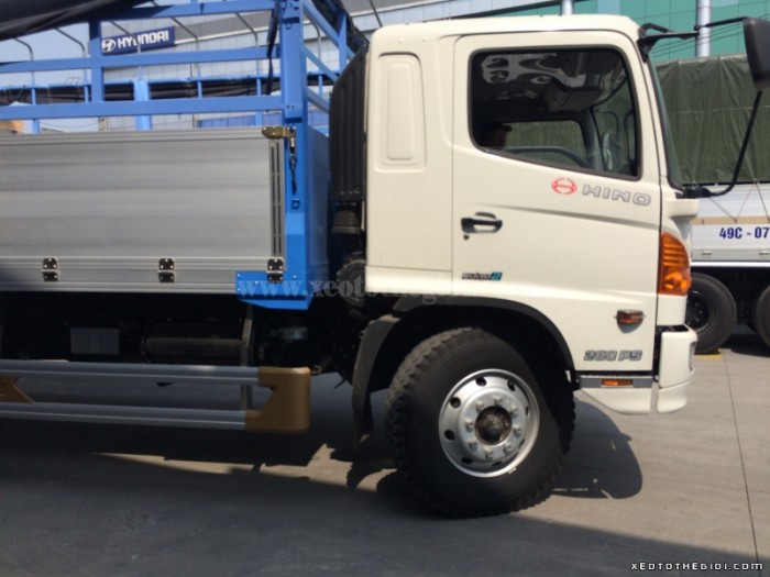 Xe tải Hino FL8JTSA 16 tấn thùng chở heo, giá tốt