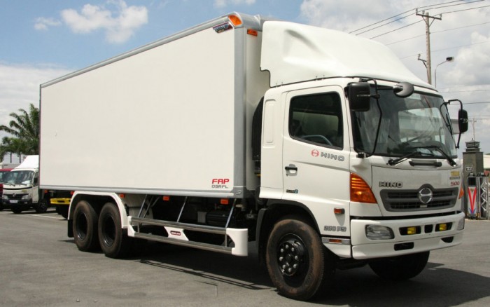 Xe tải Hino 15 tấn FL8JTSA thùng kín dài 7m7 giá rẻ cạnh tranh
