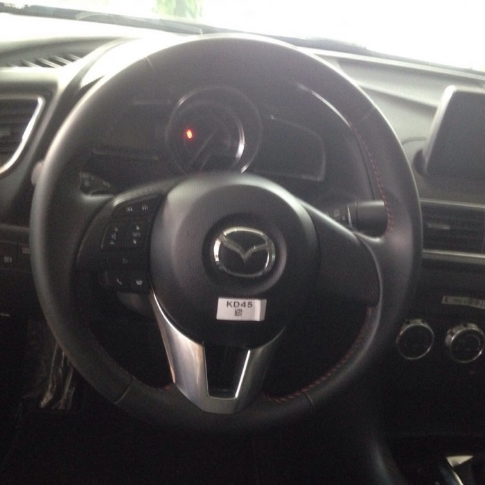 MAZDA 3 2.0, giao xe nhận quà liền tay