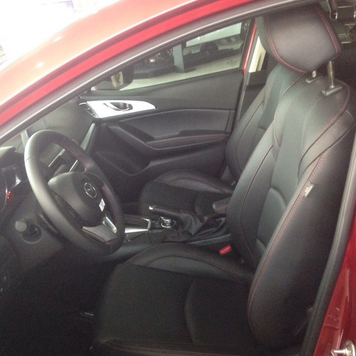 MAZDA 3 2.0, giao xe nhận quà liền tay