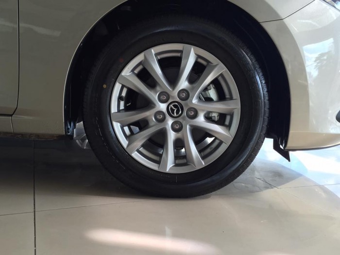MAZDA 3 2.0, giao xe nhận quà liền tay