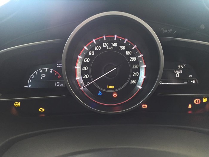 MAZDA 3 2.0, giao xe nhận quà liền tay