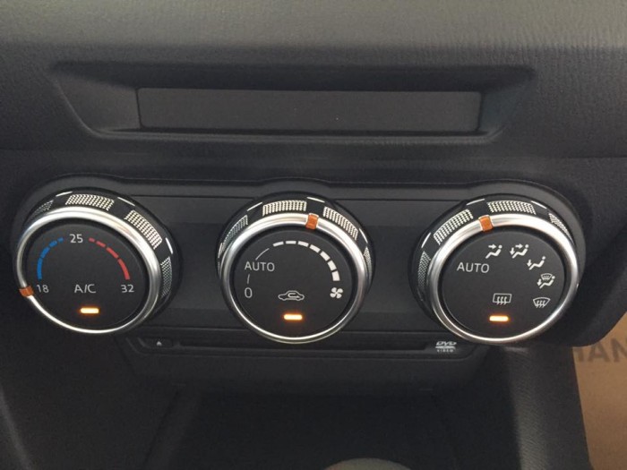 MAZDA 3 2.0, giao xe nhận quà liền tay