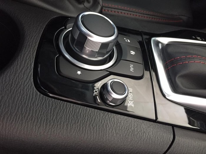 MAZDA 3 2.0, giao xe nhận quà liền tay