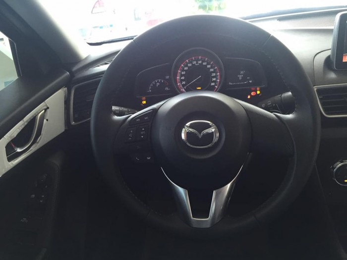 MAZDA 3 2.0, giao xe nhận quà liền tay