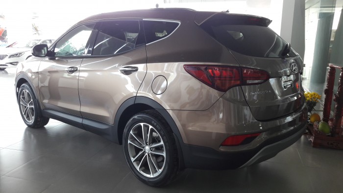 Cam kết giá tốt nhất kèm ưu đãi cực khủng chỉ với 250tr là rinh ngay Hyundai Santafe 2016 đen lịch lãm, sang trọng , trẻ trung