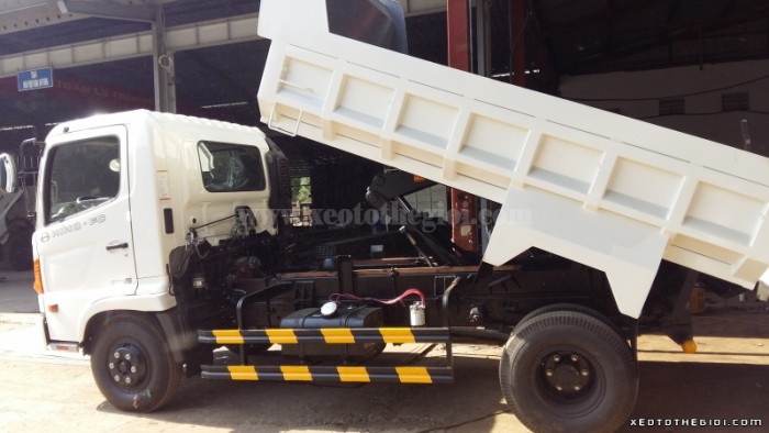 Giá bán xe tải Hino FC9JESW (4x2) 6.4 tấn/6.2 tấn/ 6T4 thùng 4m4 giá siêu rẻ