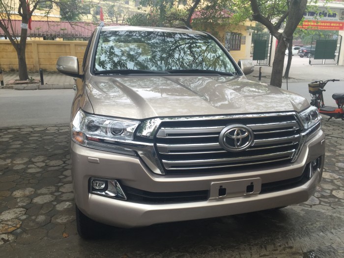 Bán ô tô Toyota Land Cruiser V8 mầu vàng cát mới 2016