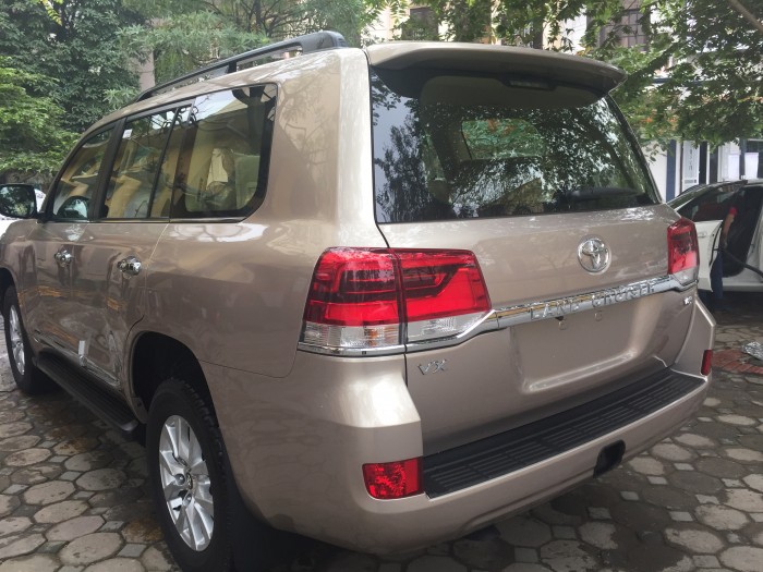 Bán ô tô Toyota Land Cruiser V8 mầu vàng cát mới 2016