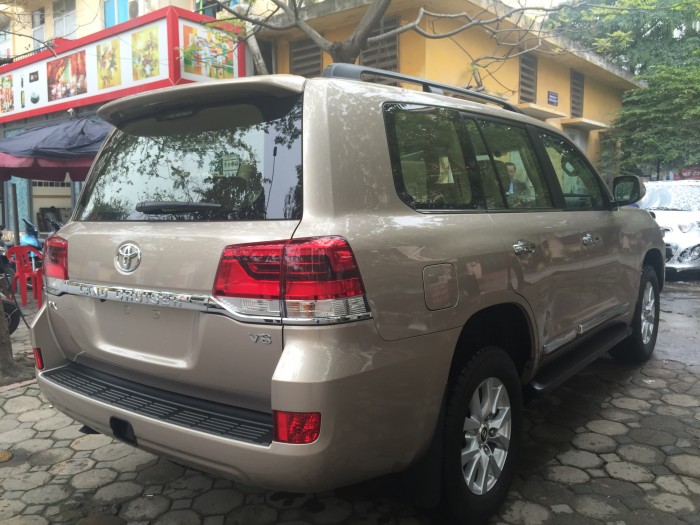 Bán ô tô Toyota Land Cruiser V8 mầu vàng cát mới 2016