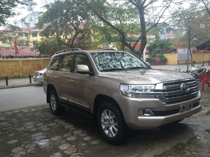 Bán ô tô Toyota Land Cruiser V8 mầu vàng cát mới 2016