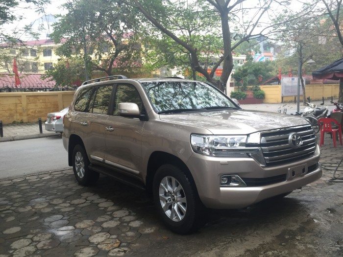 Bán ô tô Toyota Land Cruiser V8 mầu vàng cát mới 2016