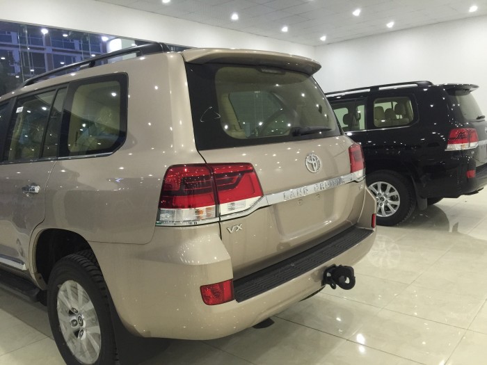 Bán ô tô Toyota Land Cruiser V8 mầu vàng cát mới 2016