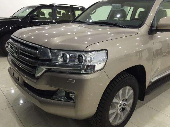 Bán ô tô Toyota Land Cruiser V8 mầu vàng cát mới 2016