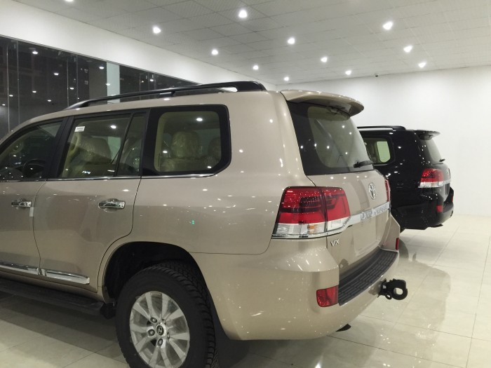 Bán ô tô Toyota Land Cruiser V8 mầu vàng cát mới 2016